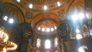 アヤソフィア（イスタンブール）の願いがかなう柱に行ったよ