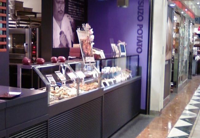 さつまいもの焼けるいい匂いがします。