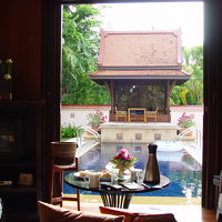 プライベートプールがソフォーの目の前に！