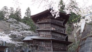 名前どおり‘さざえの形の御堂’