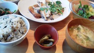 出発前に美味しいごはんを