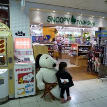 大きなスヌーピーがお出迎え