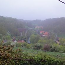 あいにくの天気でしたが、遠くに微かに橋が見えます。