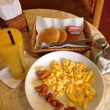 東京セット＋マンゴースムージー＝約420円