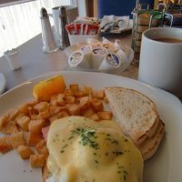 朝食はエッグベネディクトがお勧め