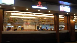 清潔で感じのいいレストランがある