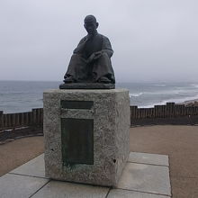 この像がメインだと思いますが、寒さに負けてゆっくり見られず。