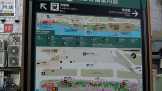 花見でもお馴染みの隅田川沿いには桜並木があります