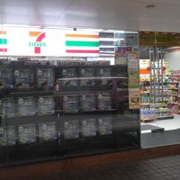 1階に７−１１があります