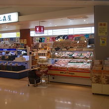 店舗の外観(右側がソーセージコーナーです）