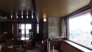 旧甲子園ホテルと比べると小さいし、ぱっとしない