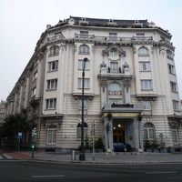 歴史を感じさせる外観