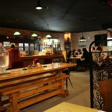 落ち着いた店内