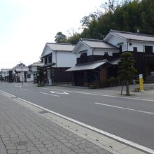 志保屋の坂を下りてきて商人の町「谷町」　街並み
