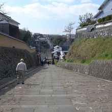 上から見た酢屋の坂