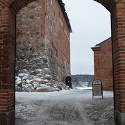 ハメ城は赤煉瓦の建築が印象的で町の象徴