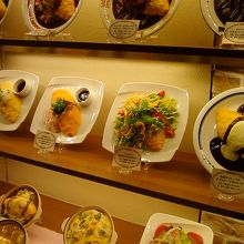 さまざまなオムライスがあります。