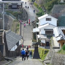 左手は「綾部味噌」下は承認の町「谷町」
