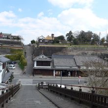 志保屋の坂から見た酢屋の坂全景