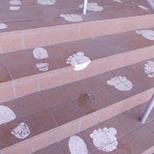 入口階段のフットプリントもそのままです…