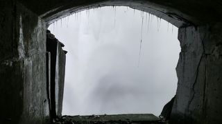 滝の裏から見られますが、裏より横がオススメ！