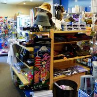 品揃えが良くない、館内売店。