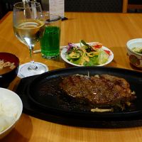 夕食バイキング。