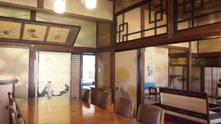 随所に贅を尽くした邸宅