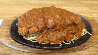 メニュー豊富な洋食屋。スパカツが有名みたいです。