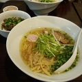 牛骨と塩の旨みが絶妙のマッチした、塩ラーメンのお店！