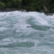 水量と勢いは、さすがナイアガラの滝の続き！