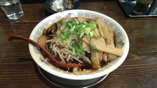 黒い、とにかく黒い