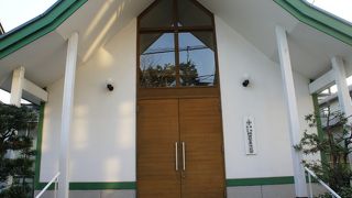 小町通りから少し脇に入ったところ