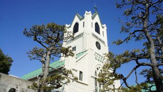 大正15年に、ハリス記念鎌倉メソジスト教会会堂として建てられました