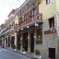 ホテルロビー側の概観。この道路の下３階部屋あり。