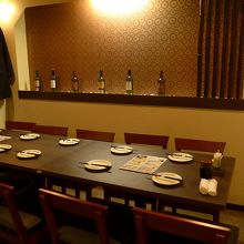 奥のテーブル席　10名　奥は団体で14人まで入れます