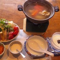 朝食。洋定食のポトフ、サラダなど