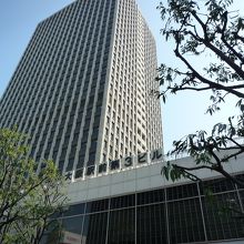 他のビルと外観が変わらないので番号を確認！