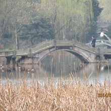 湖と石橋。江南の水郷風景です。