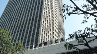 人気のうどん店も入っている駅前第３ビル