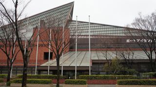 サブリンクも併設されたスケート施設