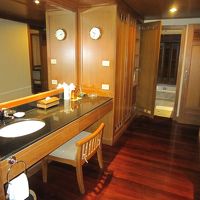 洗面台はバスルームの中にもありました