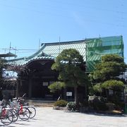 羽田神社の隣にあります
