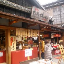 焼き立てを食べ歩き。