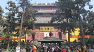 スケールの大きさから「東南第一禅院」とも呼ばれる名刹だそうです。