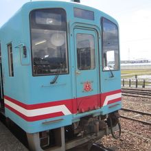 本巣駅にて。一両編成のレールバスです。