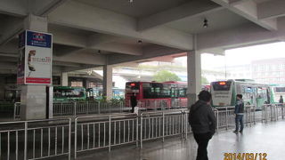 高速鉄道のほとんどは杭州東駅に移り寂しくなった杭州駅。