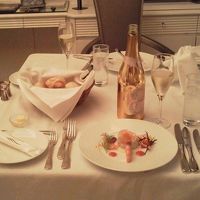 ルームサービスの夕食です。