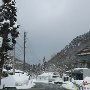 山間の温泉街