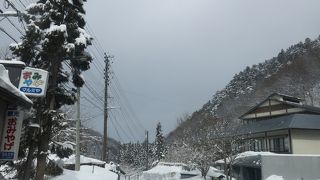 山間の温泉街